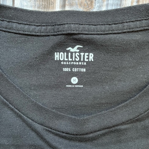 Hollister Curved Hem, Crew Neck Black with Floral Long Sleeve Tee, Men's Medium - Picture 3 of 10